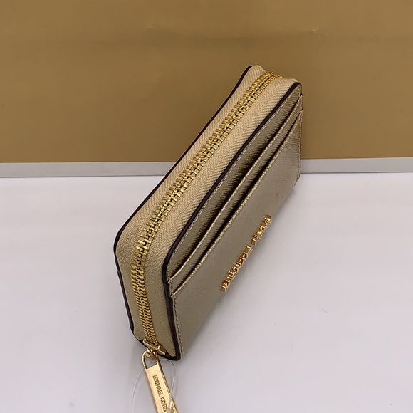 MICHAEL KORS JET SET TRAVEL MEDIUM ZIP AROUND CARD CASE PALE GOLD COLOR - Picture 9 of 11